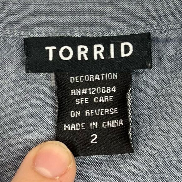 Torrid 2 Chambray Blouse - Picture 7 of 7